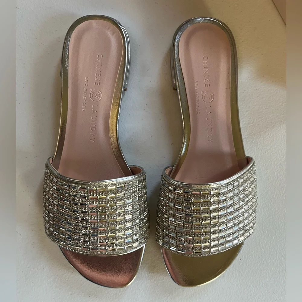 Chinese Laundry slides size 7